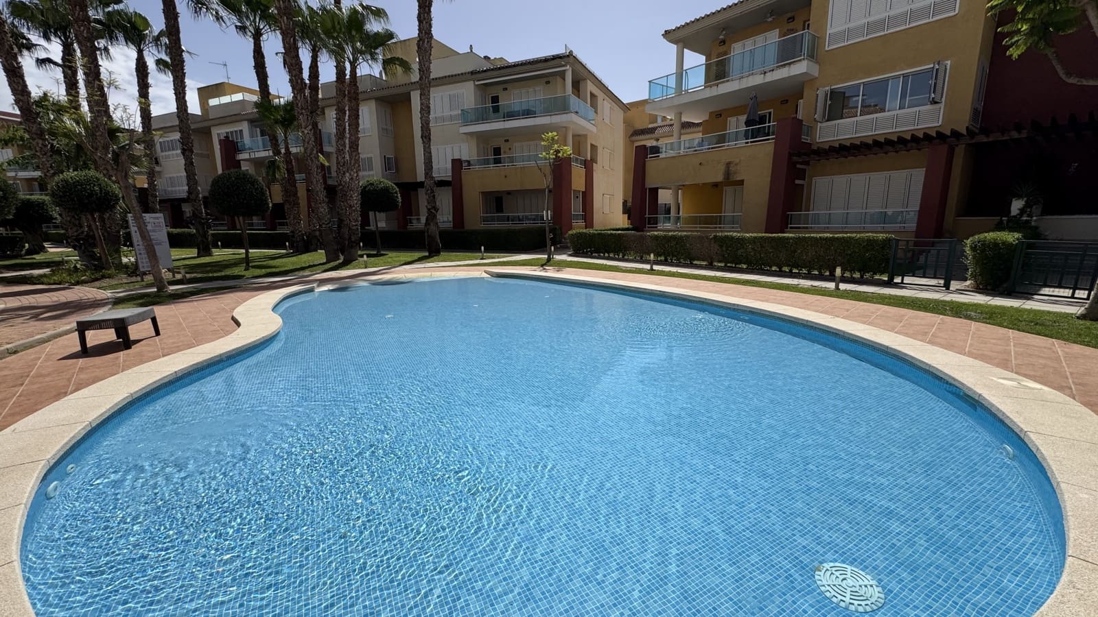Apartamento de 2 habitaciones en Hacienda del Alamo en venta con piscina garaje - 199.990 € (Ref: 9909345)