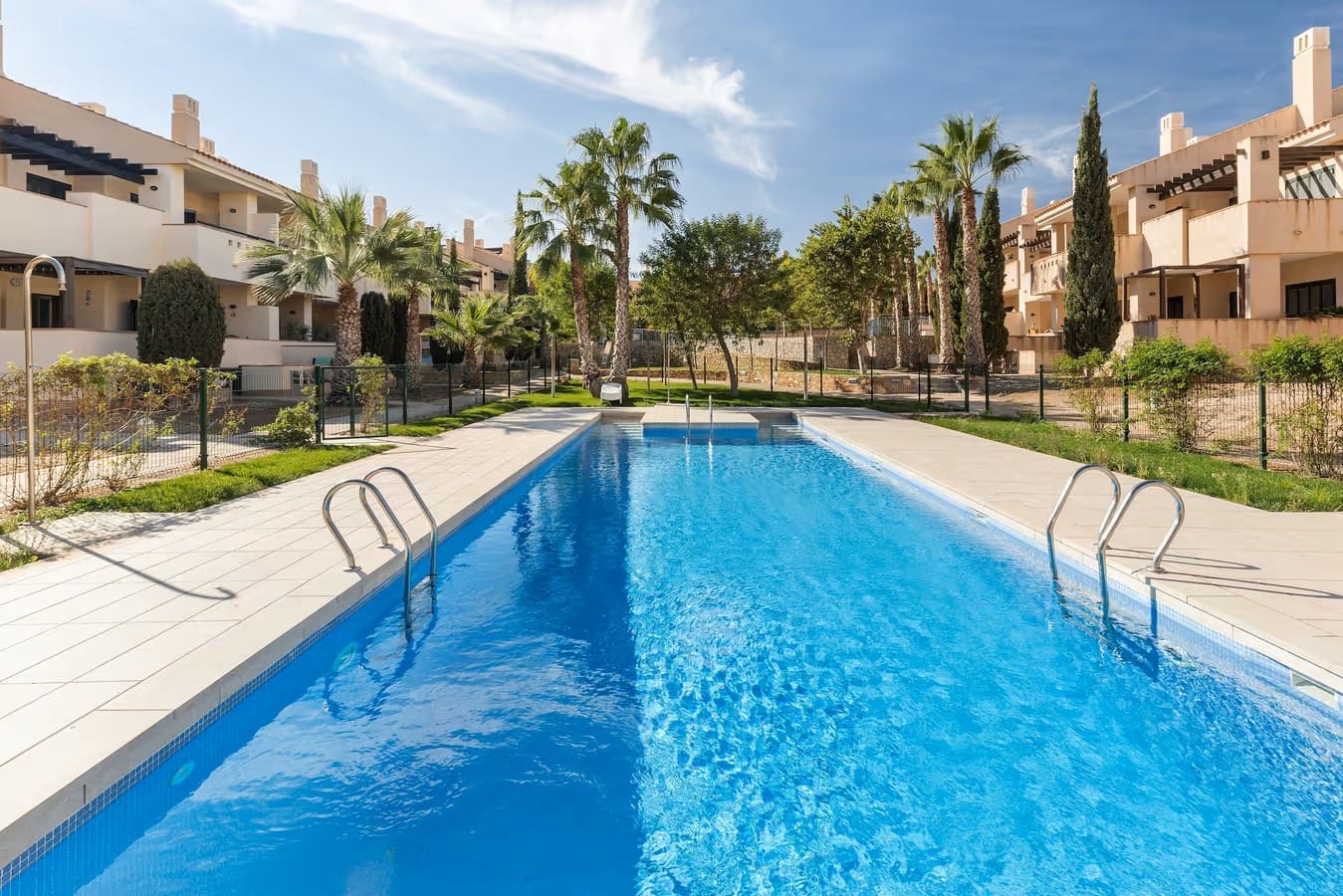 Apartamento de 2 habitaciones en Hacienda del Alamo en venta con piscina garaje - 175.000 € (Ref: 9911553)