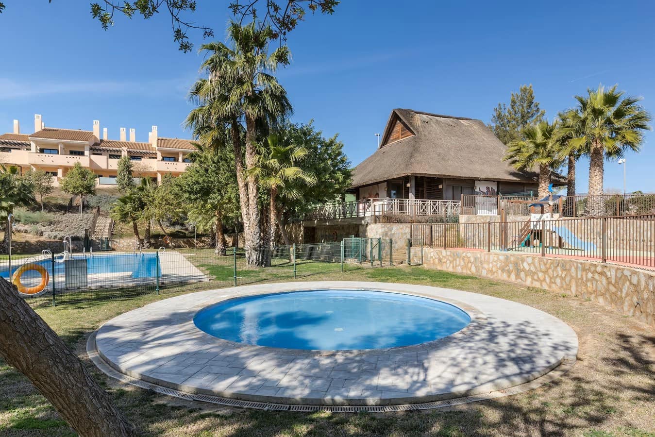 Apartamento de 2 habitaciones en Hacienda del Alamo en venta con piscina garaje - 175.000 € (Ref: 9911553)