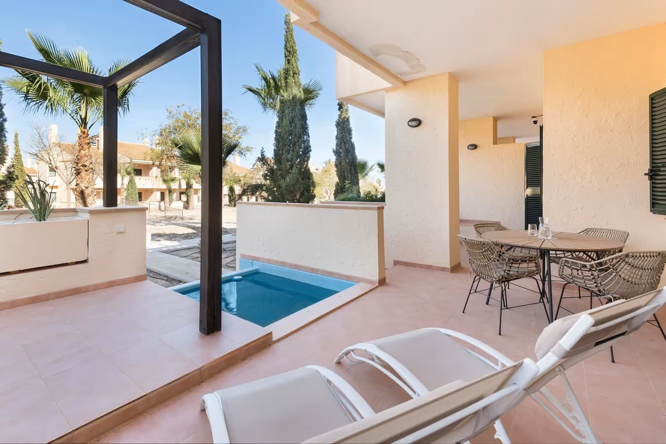 Apartamento de 2 habitaciones en Hacienda del Alamo en venta con piscina garaje - 175.000 € (Ref: 9911553)