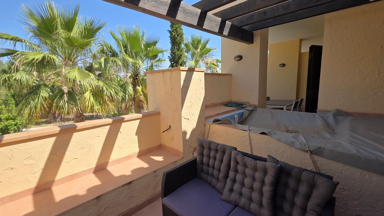 2 soverom Leilighet til salgs i Hacienda del Alamo med svømmebasseng garasje - € 160 000 (Ref: 9911922)