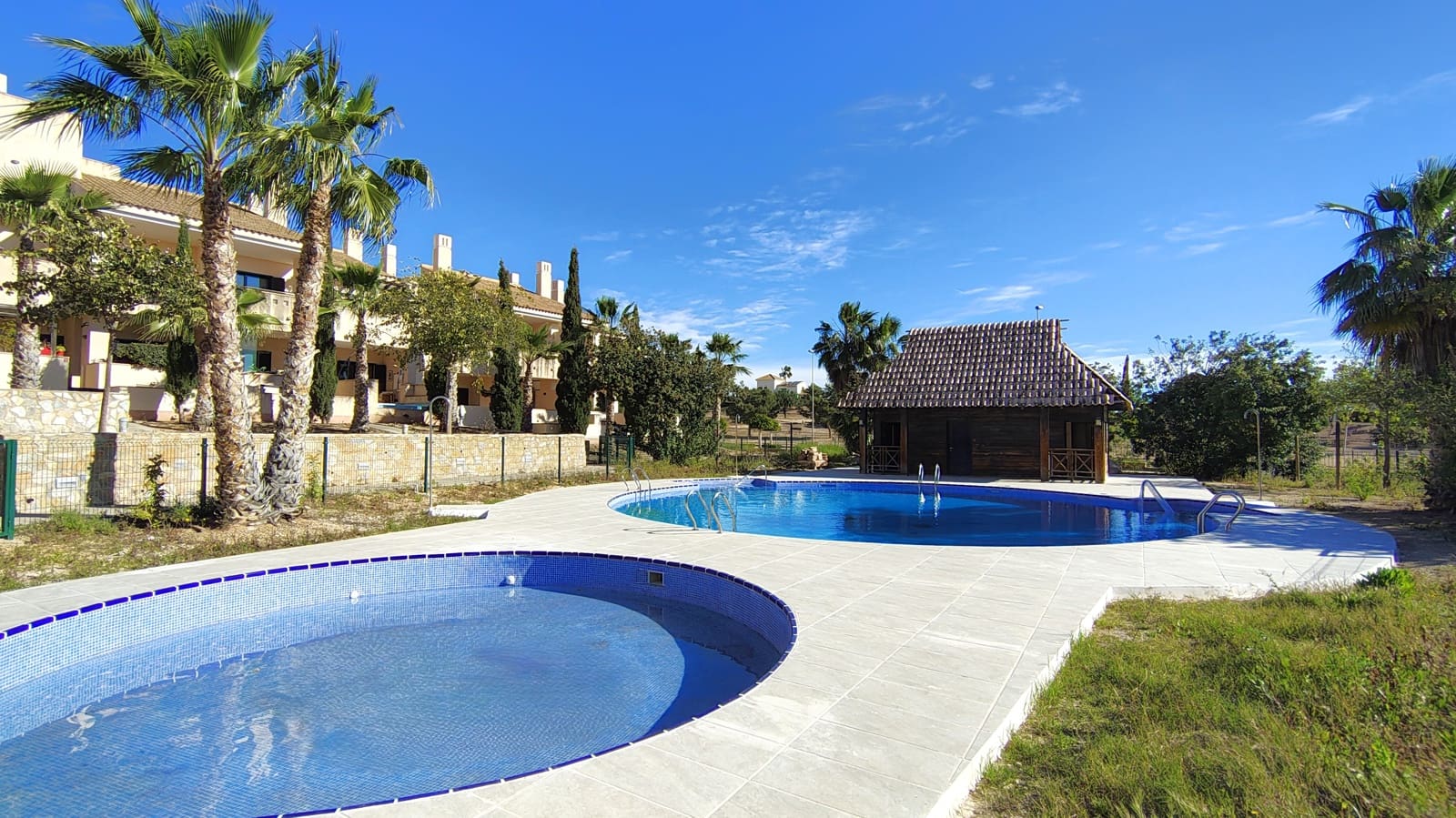 2 soverom Leilighet til salgs i Hacienda del Alamo med svømmebasseng garasje - € 160 000 (Ref: 9911922)