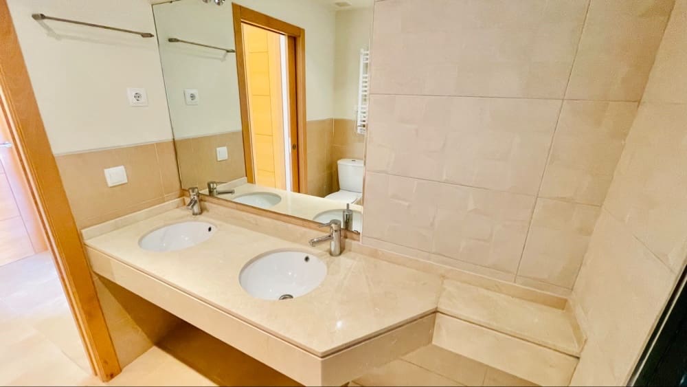 2 bedroom Apartment for sale in Hacienda del Alamo with pool garage - € 144,500 (Ref: 9983842)