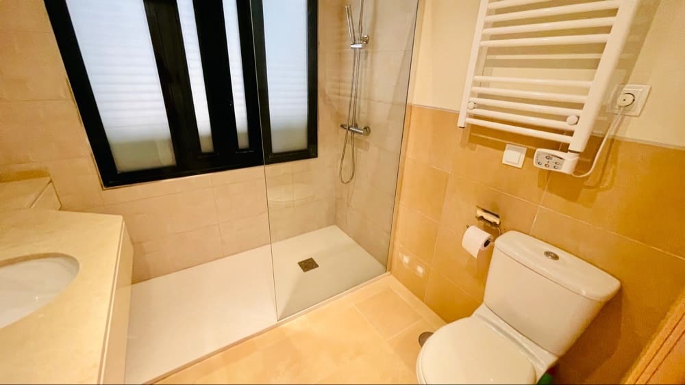 2 bedroom Apartment for sale in Hacienda del Alamo with pool garage - € 144,500 (Ref: 9983842)