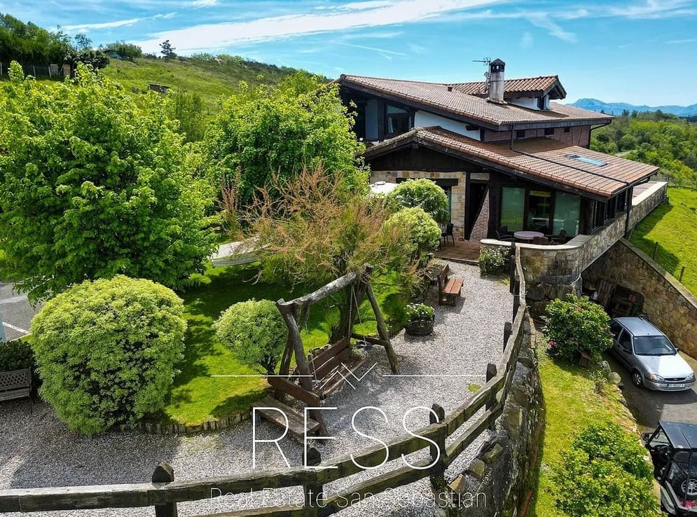 9 soveværelse Villa til salg i Donostia-San Sebastian - € 2.750.000 (Ref: 8905915)