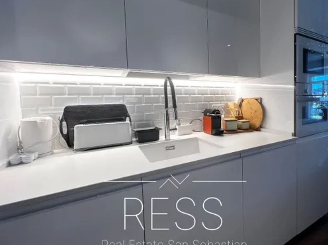 4 bedroom Apartment for sale in Donostia-San Sebastian - € 2,100,000 (Ref: 8906971)