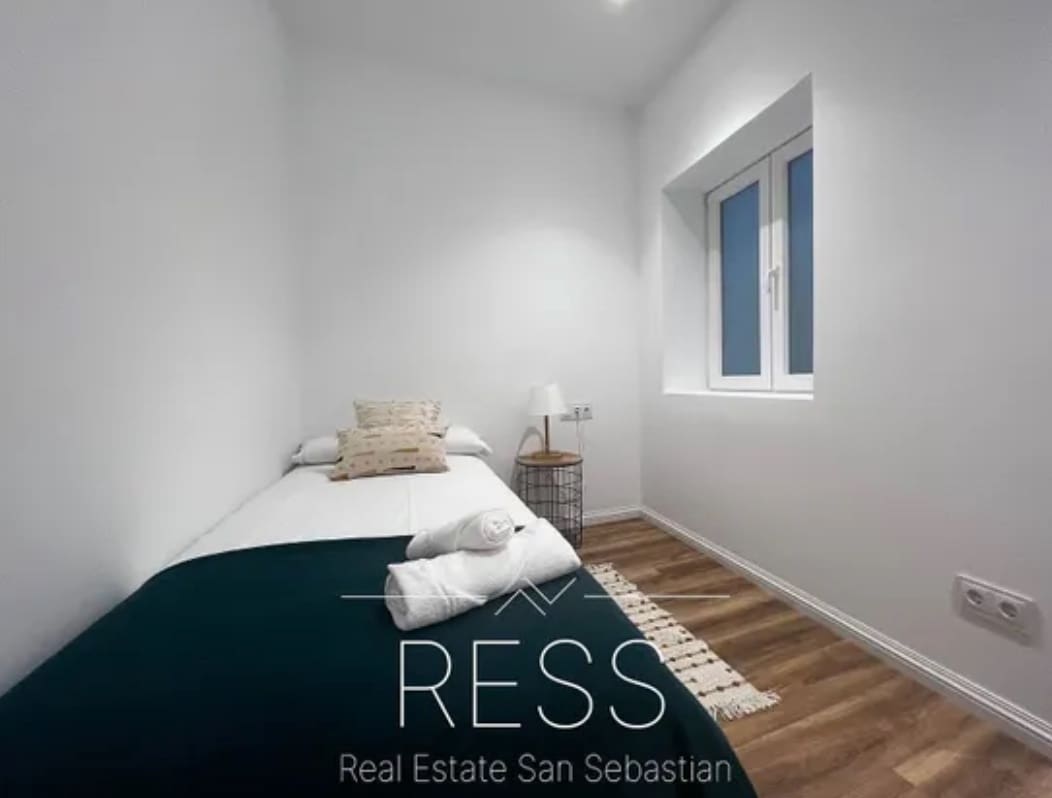 4 bedroom Apartment for sale in Donostia-San Sebastian - € 2,100,000 (Ref: 8906971)