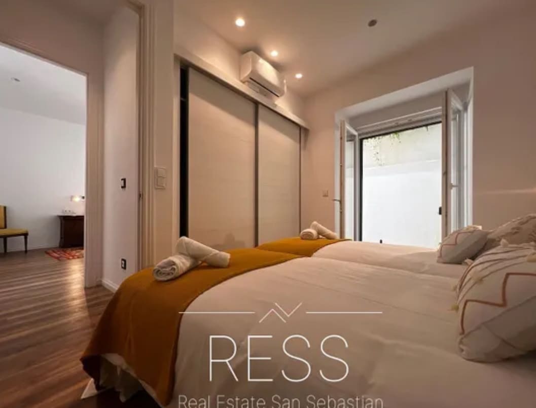 4 bedroom Apartment for sale in Donostia-San Sebastian - € 2,100,000 (Ref: 8906971)