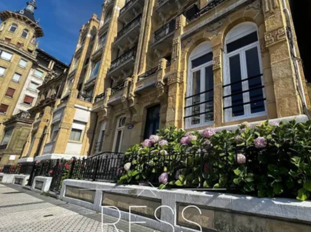4 bedroom Apartment for sale in Donostia-San Sebastian - € 2,100,000 (Ref: 8906971)