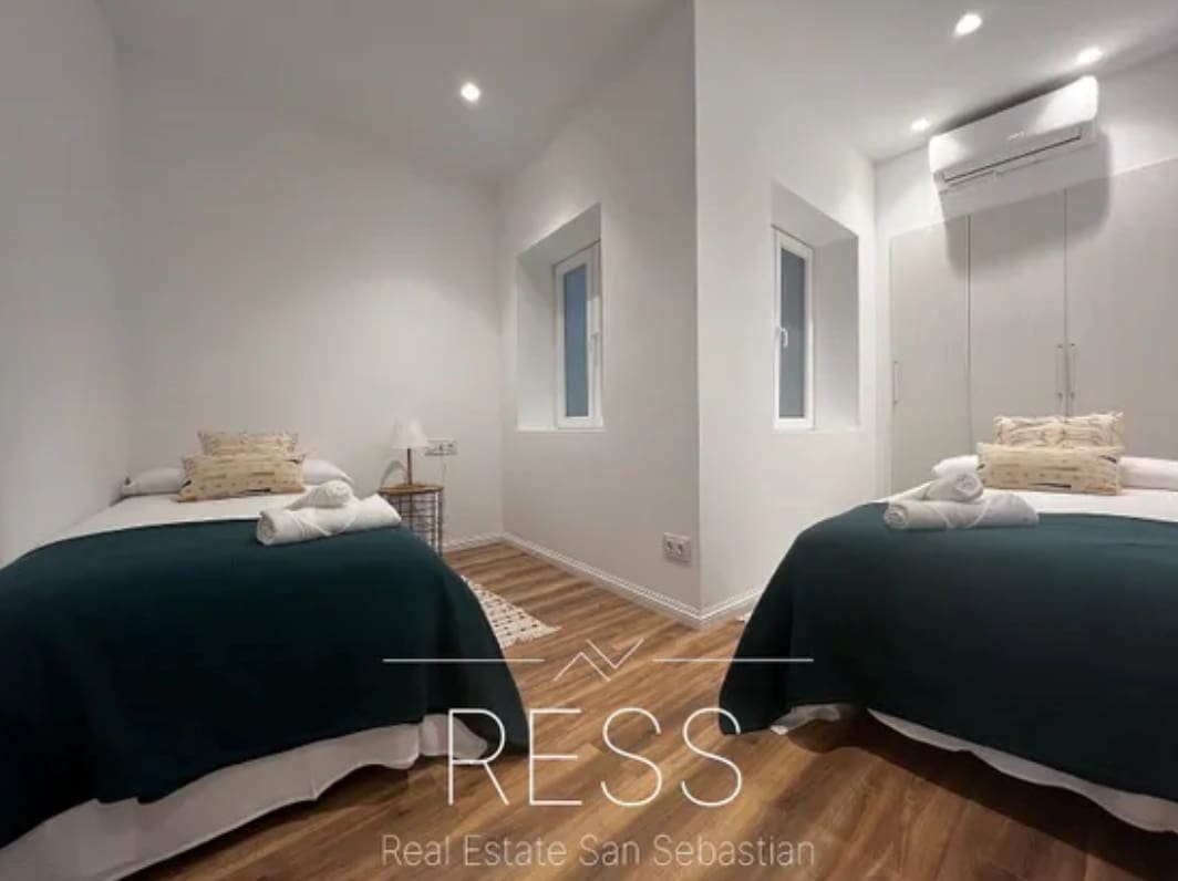 4 bedroom Apartment for sale in Donostia-San Sebastian - € 2,100,000 (Ref: 8906971)