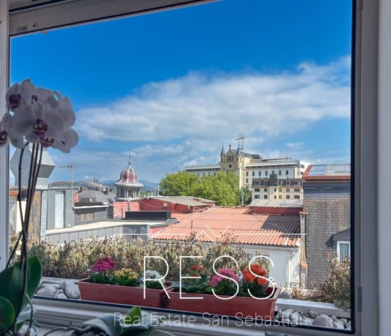 1 bedroom Beach Apartment for sale in Donostia-San Sebastián - € 495,000 (Ref: 9153228)