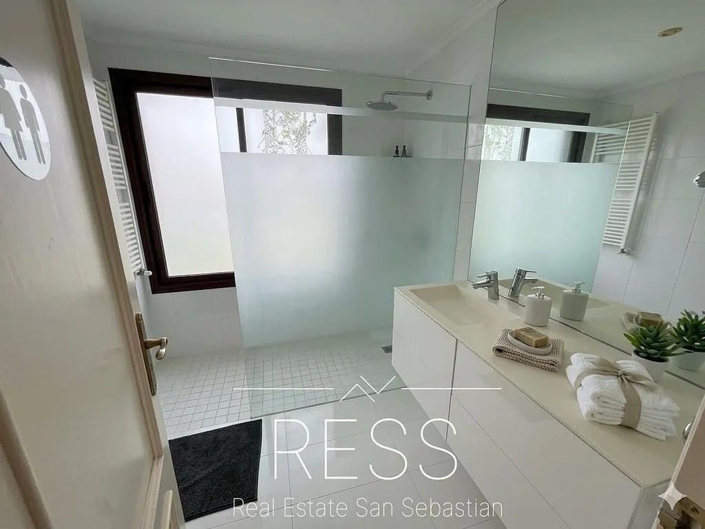 8 sovrum Villa till salu i Hondarribia med pool - 1 680 000 € (Ref: 9797768)