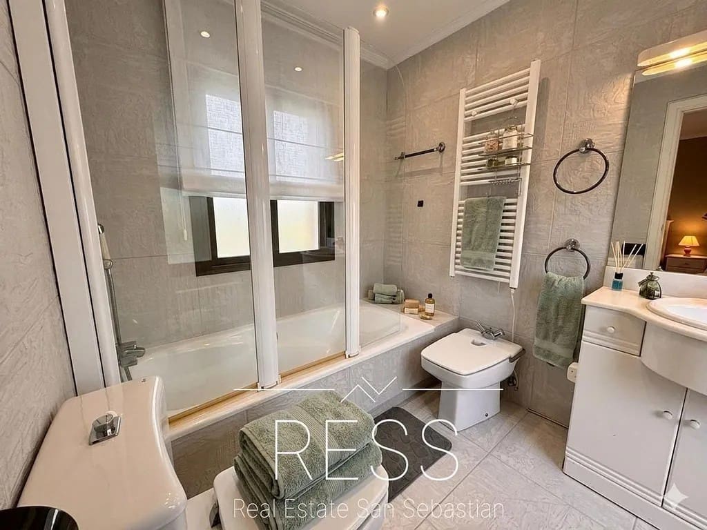 8 sovrum Villa till salu i Hondarribia med pool - 1 680 000 € (Ref: 9797768)