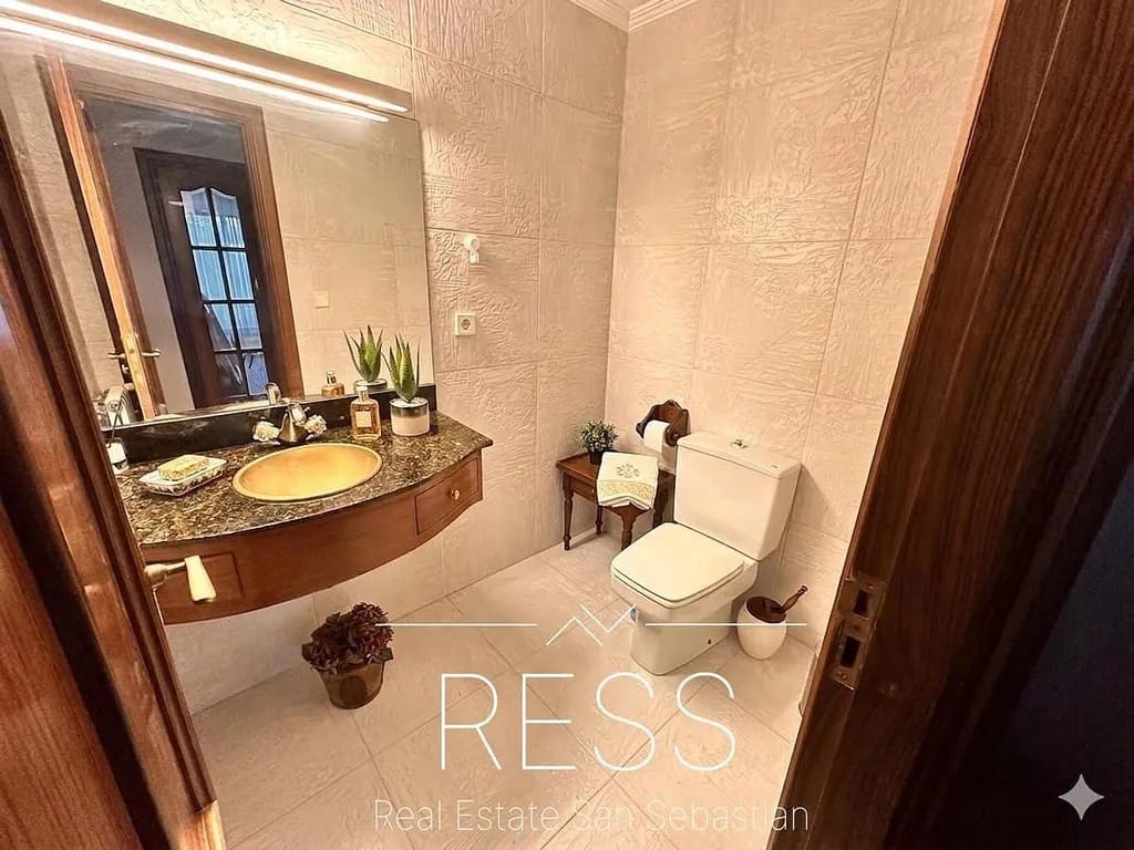 8 sovrum Villa till salu i Hondarribia med pool - 1 680 000 € (Ref: 9797768)