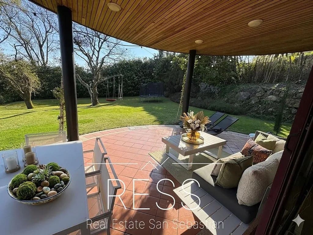 8 sovrum Villa till salu i Hondarribia med pool - 1 680 000 € (Ref: 9797768)