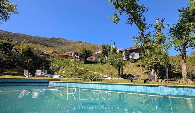 8 sovrum Villa till salu i Hondarribia med pool - 1 680 000 € (Ref: 9797768)