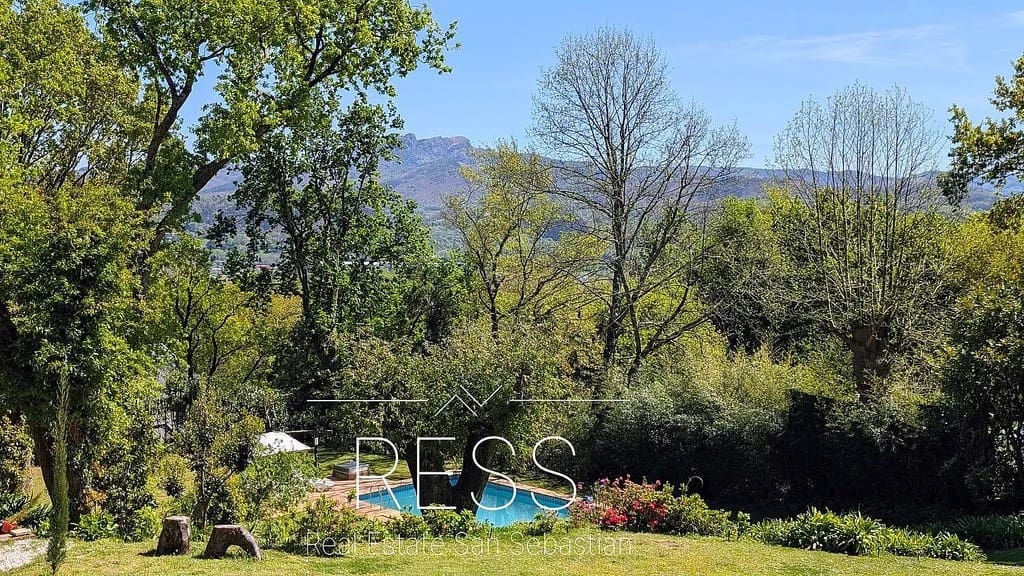 8 sovrum Villa till salu i Hondarribia med pool - 1 680 000 € (Ref: 9797768)