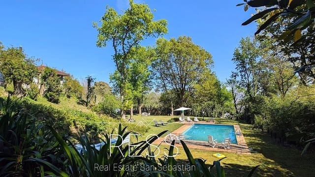 8 sovrum Villa till salu i Hondarribia med pool - 1 680 000 € (Ref: 9797768)
