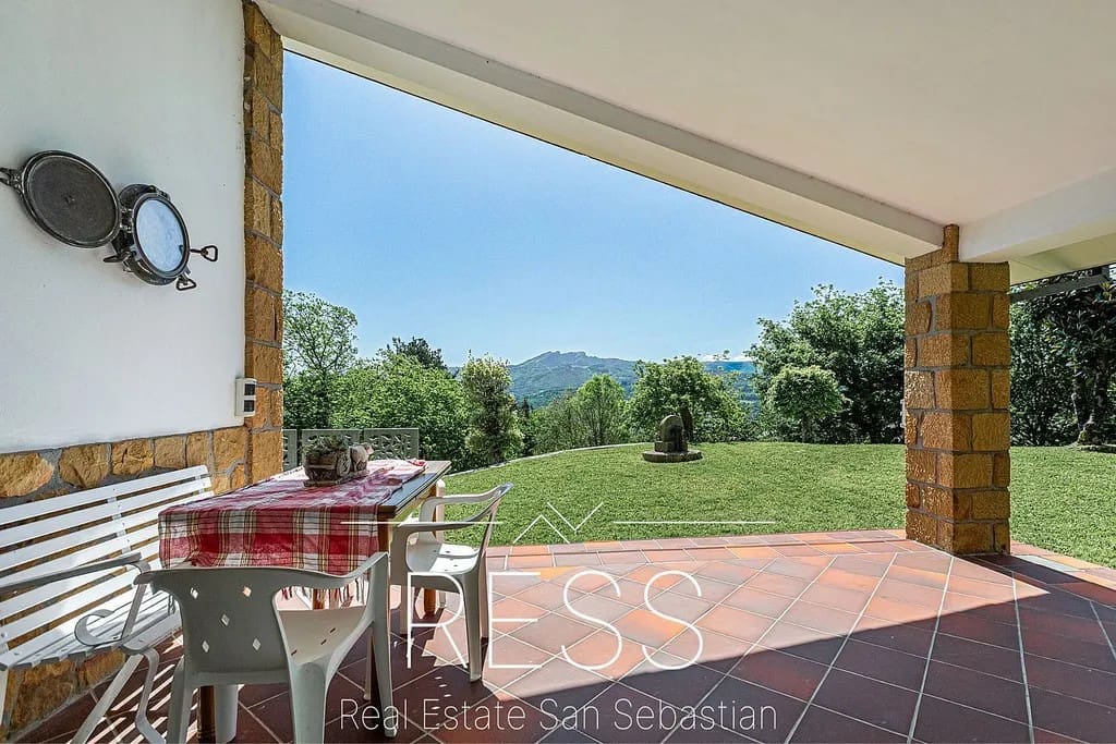 6 bedroom Villa for sale in Hondarribia with pool - € 1,490,000 (Ref: 9814665)