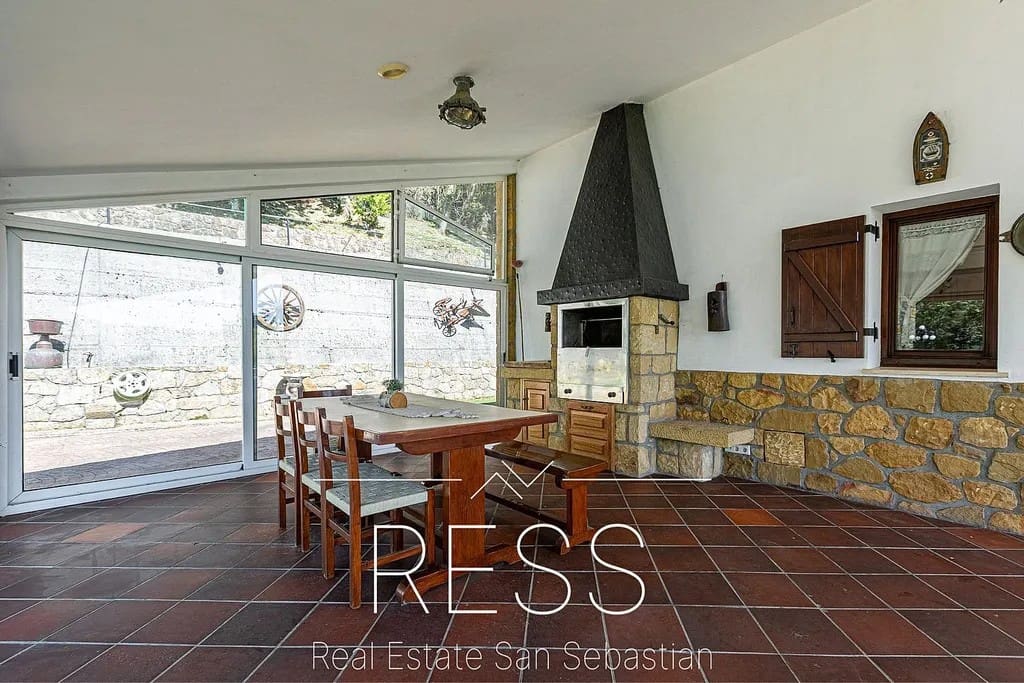 6 bedroom Villa for sale in Hondarribia with pool - € 1,490,000 (Ref: 9814665)