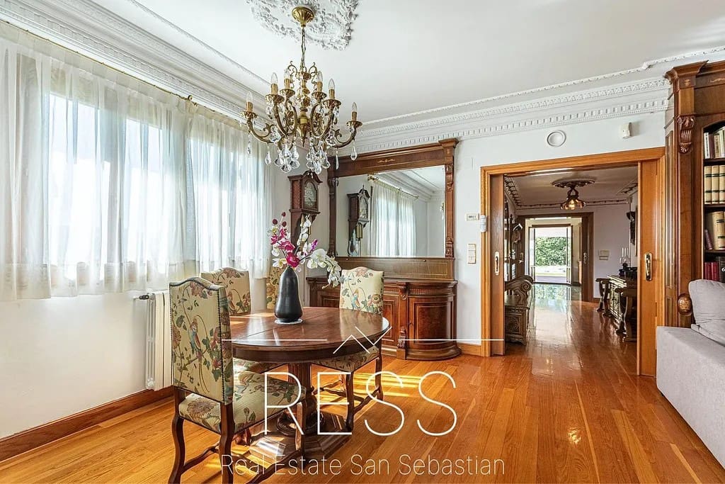 6 bedroom Villa for sale in Hondarribia with pool - € 1,490,000 (Ref: 9814665)