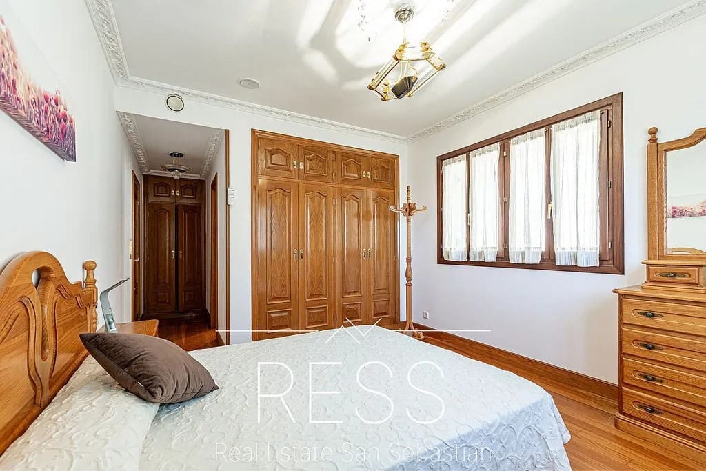 6 bedroom Villa for sale in Hondarribia with pool - € 1,490,000 (Ref: 9814665)