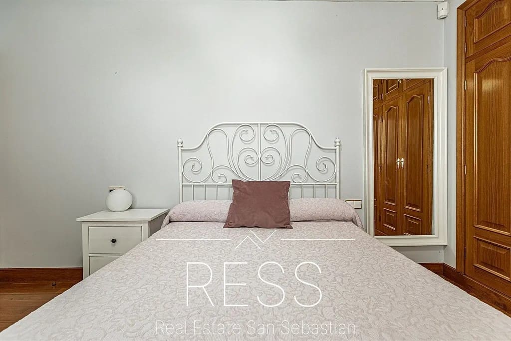 6 bedroom Villa for sale in Hondarribia with pool - € 1,490,000 (Ref: 9814665)