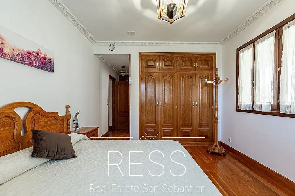 6 bedroom Villa for sale in Hondarribia with pool - € 1,490,000 (Ref: 9814665)