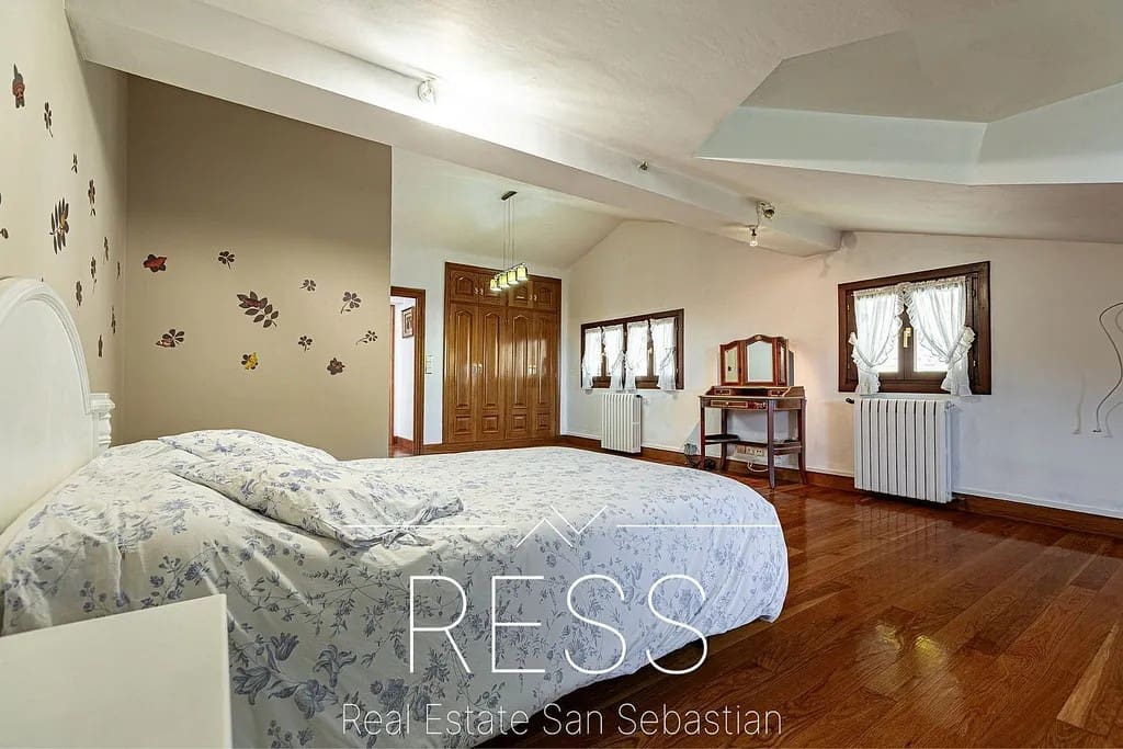 6 bedroom Villa for sale in Hondarribia with pool - € 1,490,000 (Ref: 9814665)