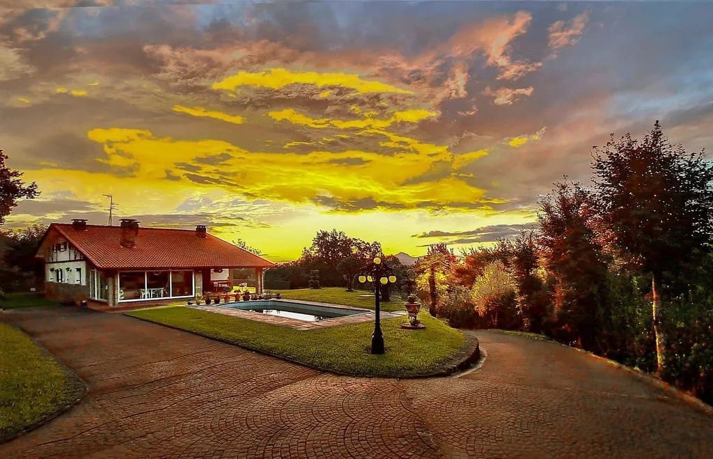 6 bedroom Villa for sale in Hondarribia with pool - € 1,490,000 (Ref: 9814665)