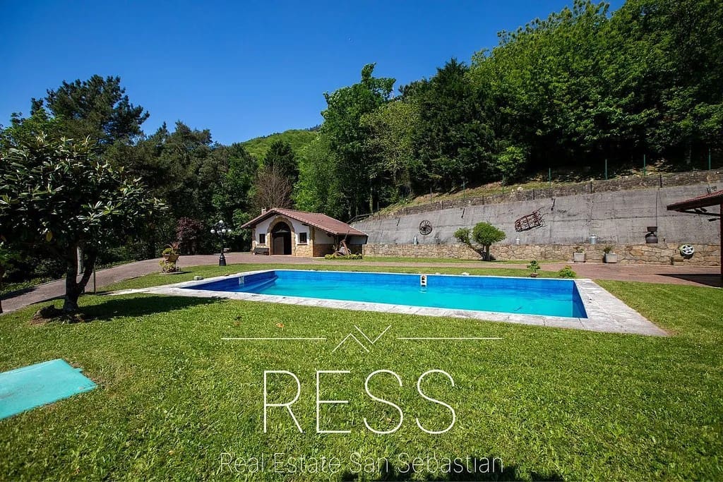 6 bedroom Villa for sale in Hondarribia with pool - € 1,490,000 (Ref: 9814665)