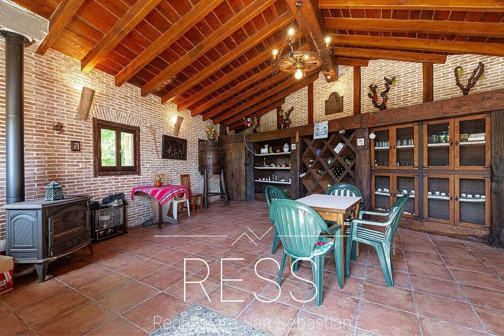 6 bedroom Villa for sale in Hondarribia with pool - € 1,490,000 (Ref: 9814665)