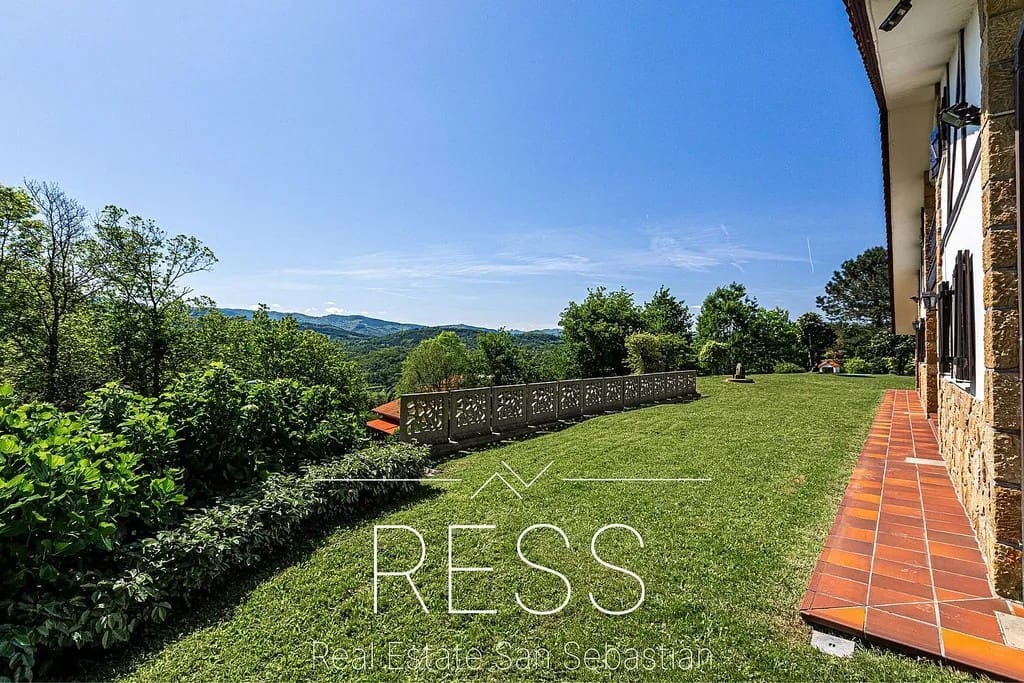 6 bedroom Villa for sale in Hondarribia with pool - € 1,490,000 (Ref: 9814665)