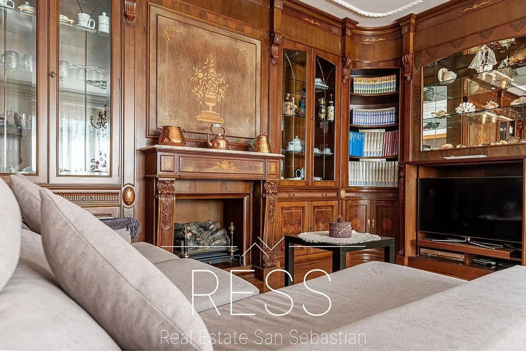 6 bedroom Villa for sale in Hondarribia with pool - € 1,490,000 (Ref: 9814665)