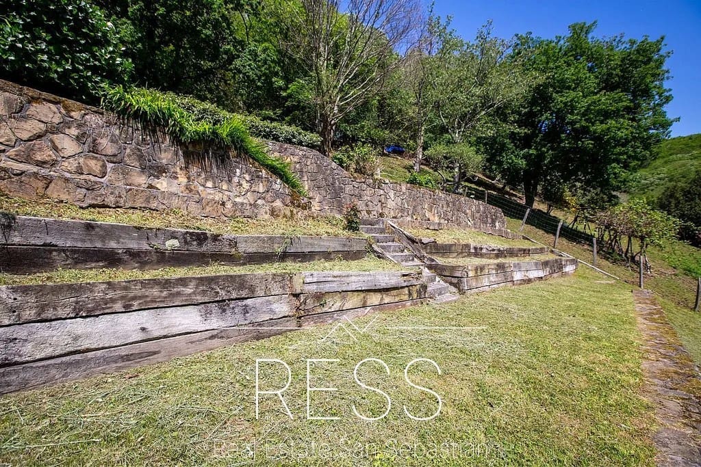 6 bedroom Villa for sale in Hondarribia with pool - € 1,490,000 (Ref: 9814665)