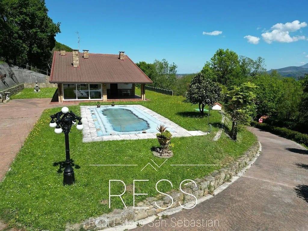 6 bedroom Villa for sale in Hondarribia with pool - € 1,490,000 (Ref: 9814665)