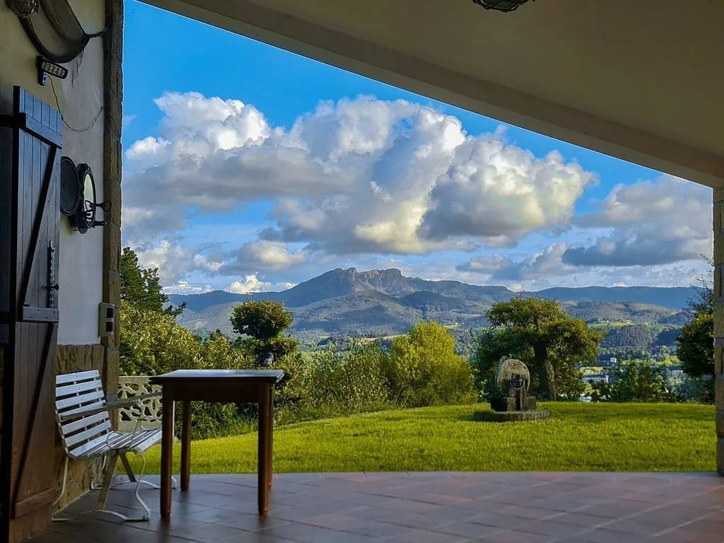6 bedroom Villa for sale in Hondarribia with pool - € 1,490,000 (Ref: 9814665)