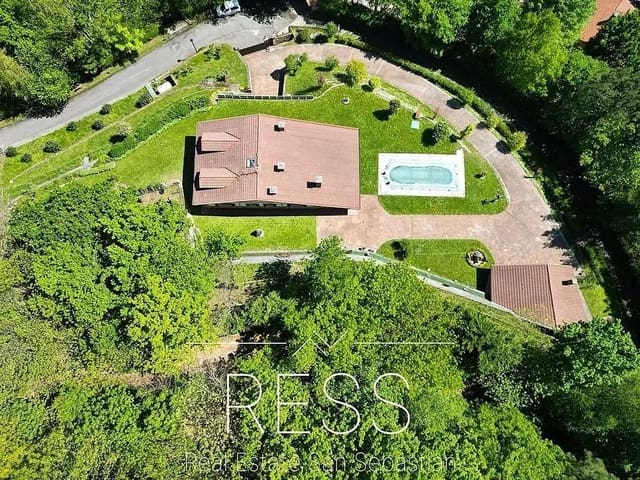 Chalet de 6 habitaciones en Hondarribia en venta con piscina - 1.490.000 € (Ref: 9814665)