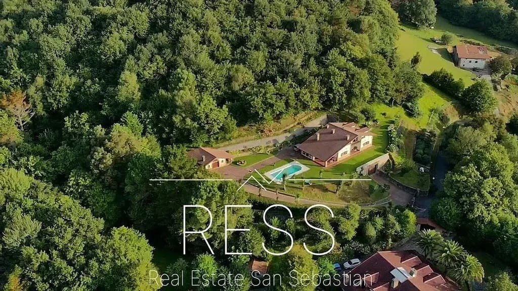 6 bedroom Villa for sale in Hondarribia with pool - € 1,490,000 (Ref: 9814665)