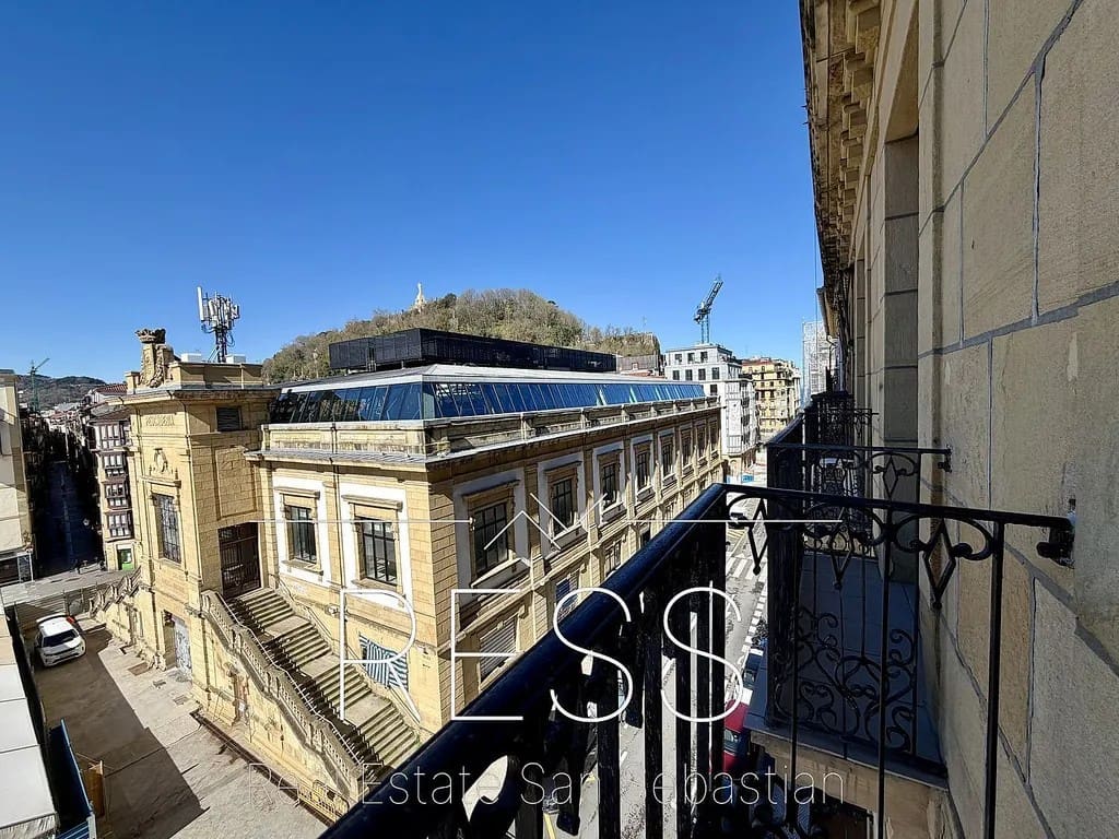 2 bedroom Flat for sale in Donostia-San Sebastian - € 794,997 (Ref: 9814667)
