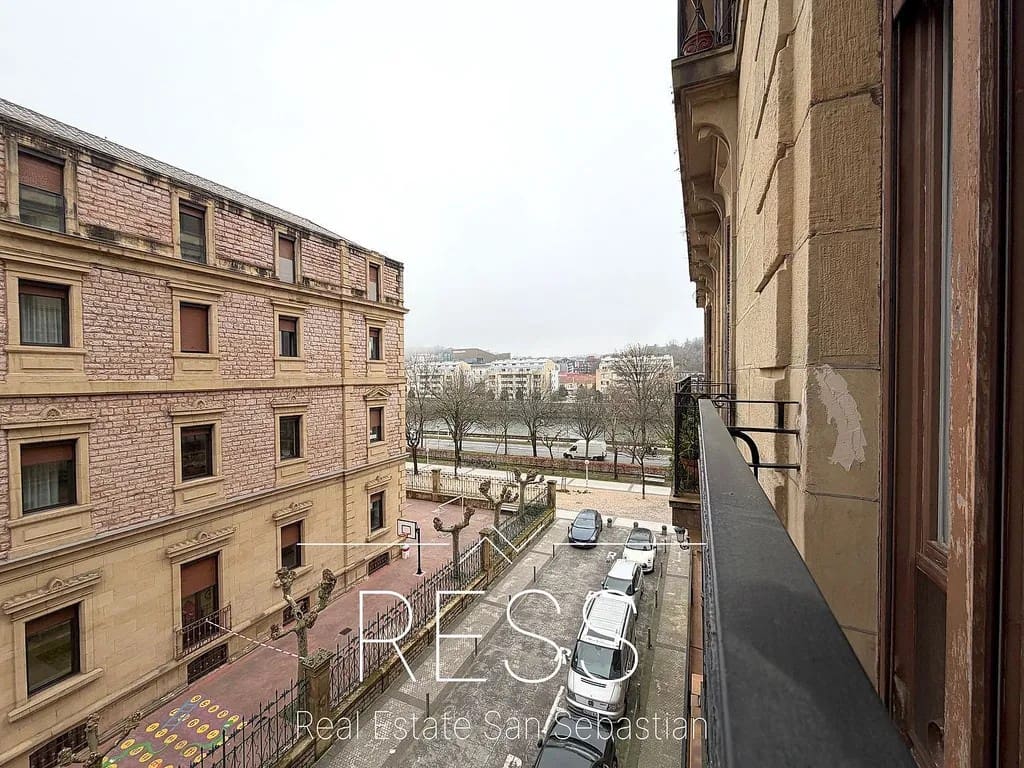 1 bedroom Flat for sale in Donostia-San Sebastian - € 450,000 (Ref: 9814672)