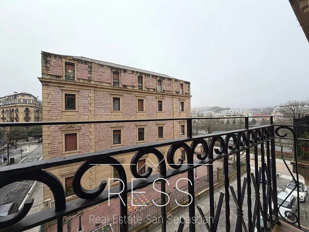 1 bedroom Flat for sale in Donostia-San Sebastian - € 450,000 (Ref: 9814672)
