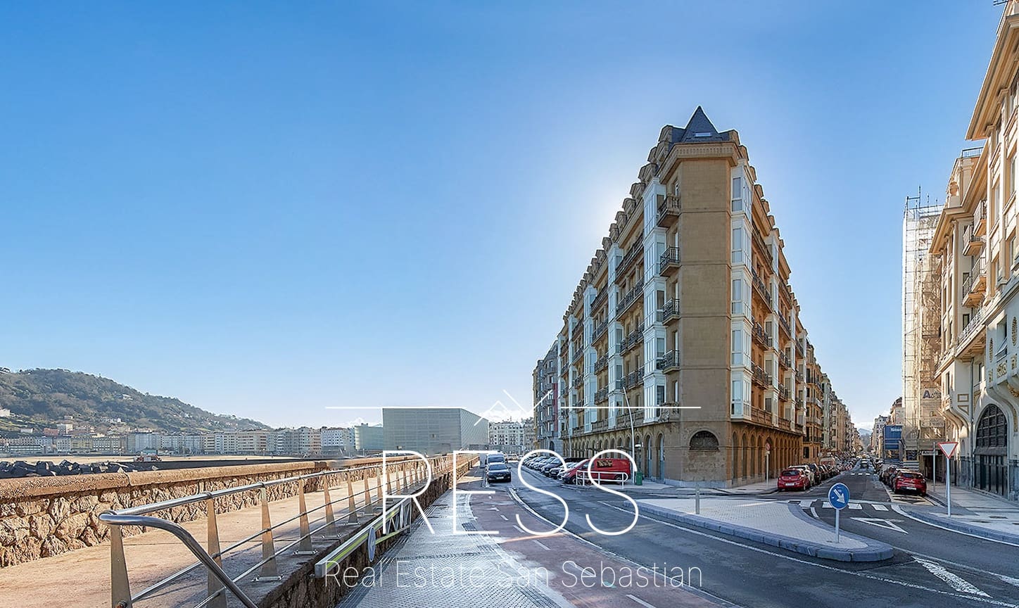 3 bedroom Flat for sale in Donostia-San Sebastian - € 940,000 (Ref: 9965992)