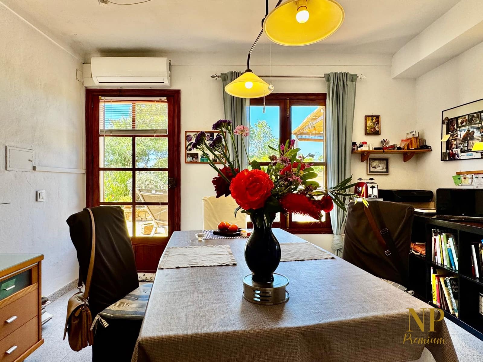 4 bedroom Villa for sale in Cala Llombards - € 820,000 (Ref: 9348597)