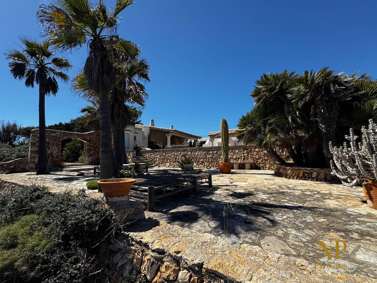 4 bedroom Villa for sale in Cala Llombards - € 820,000 (Ref: 9348597)