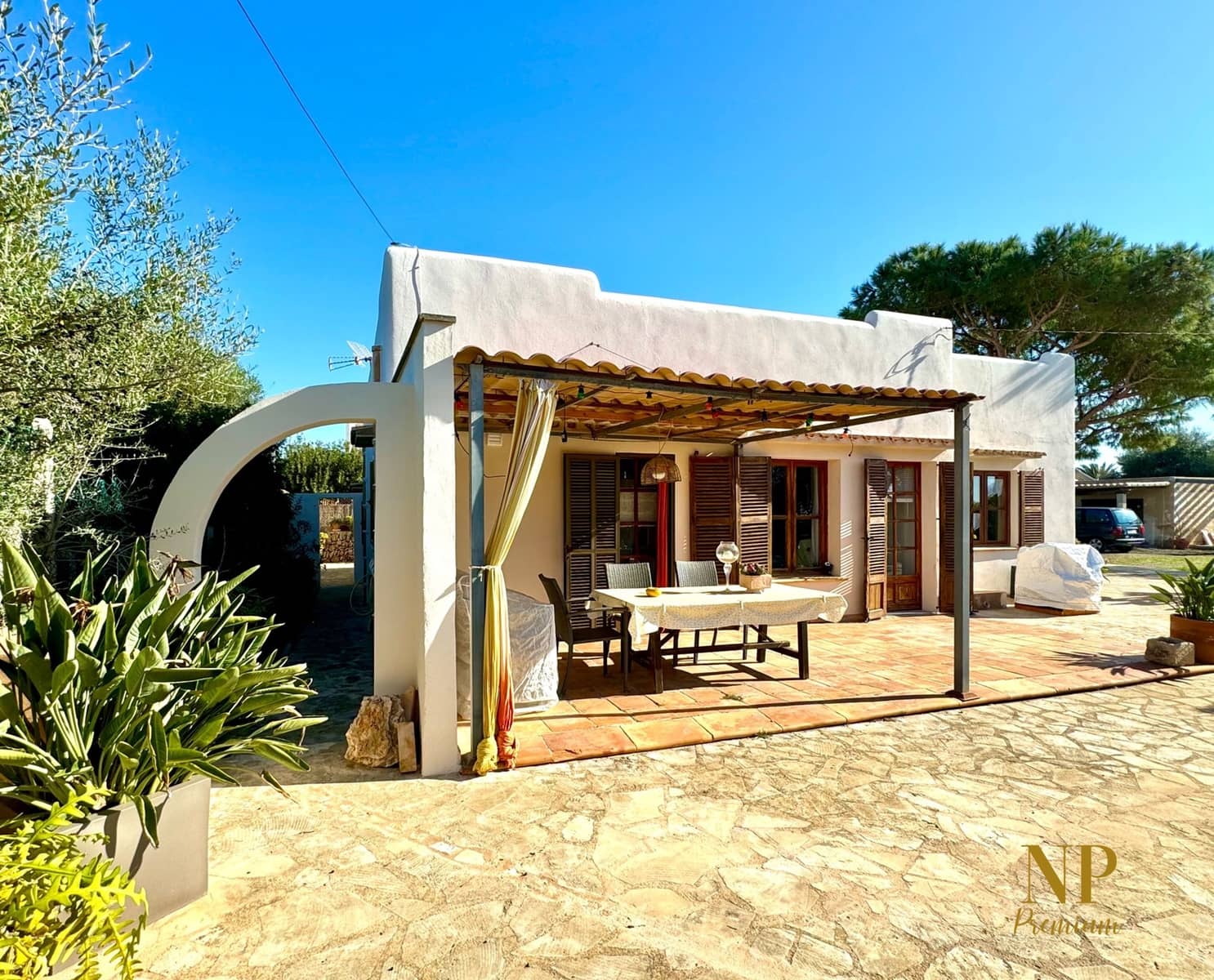 4 bedroom Villa for sale in Cala Llombards - € 820,000 (Ref: 9348597)