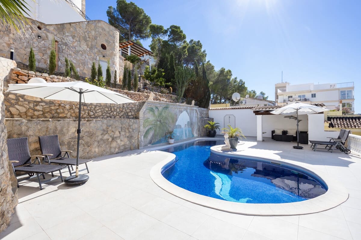 5 soveværelse Villa til salg i Santa Ponsa med swimmingpool garage - € 3.900.000 (Ref: 10175690)