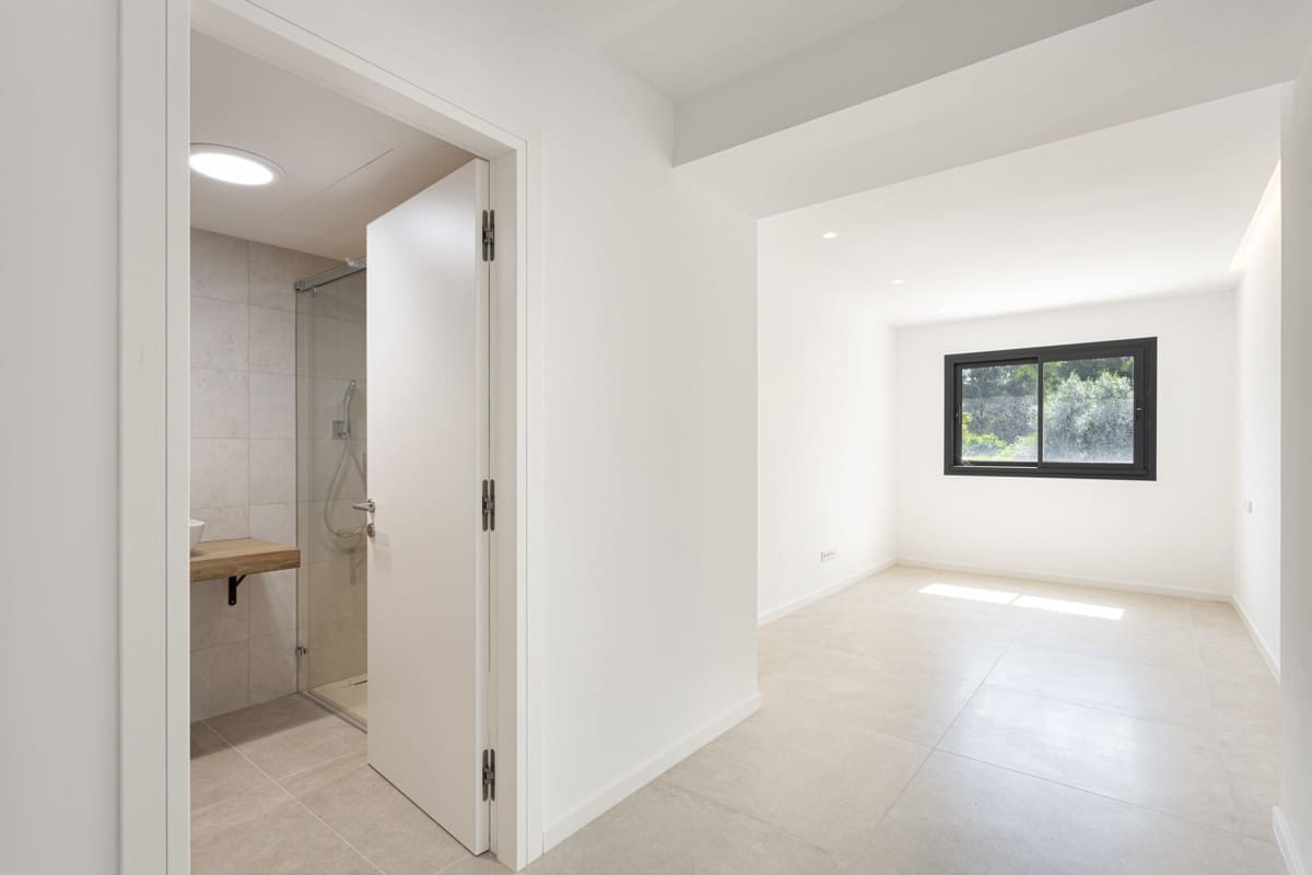 6 bedroom Villa for sale in Santa Ponsa with pool - € 4,495,000 (Ref: 7857715)