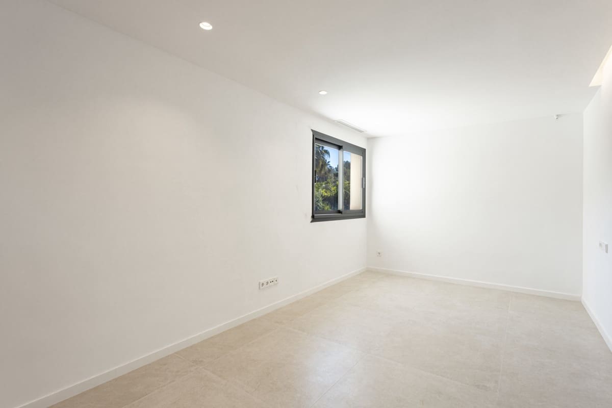 6 bedroom Villa for sale in Santa Ponsa with pool - € 4,495,000 (Ref: 7857715)