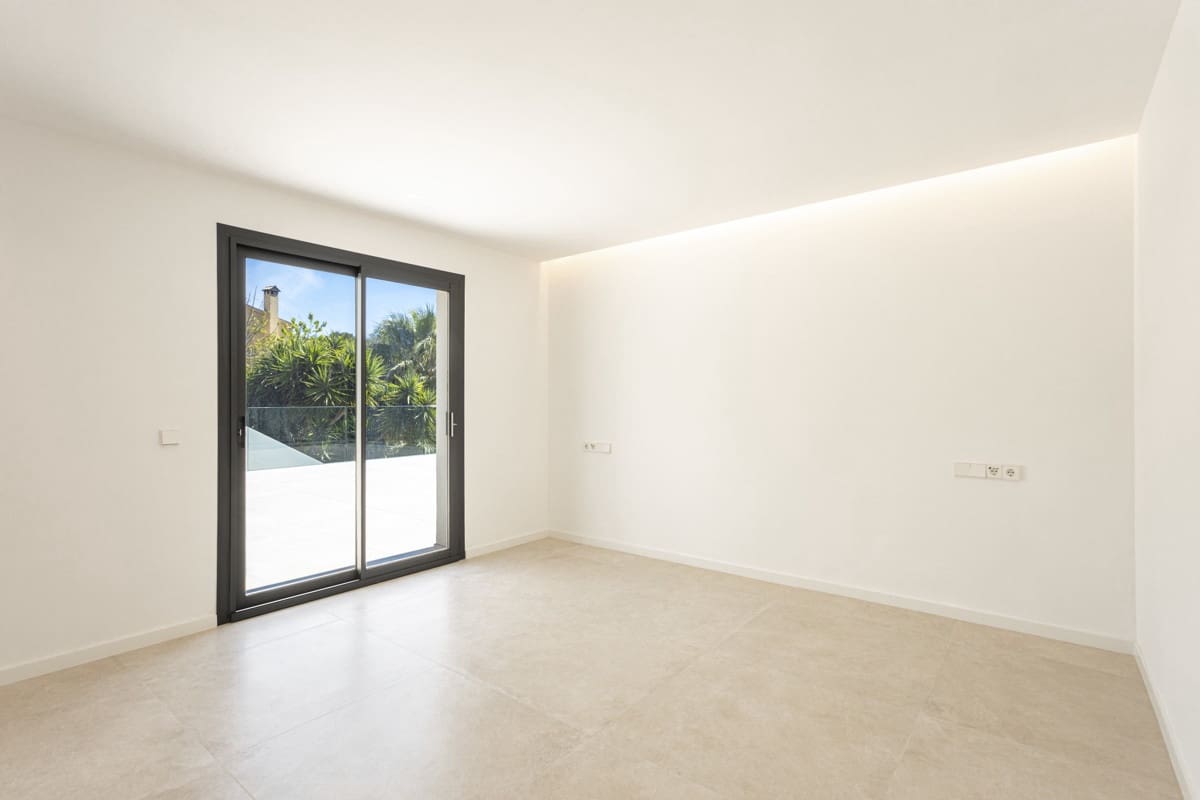 6 bedroom Villa for sale in Santa Ponsa with pool - € 4,495,000 (Ref: 7857715)